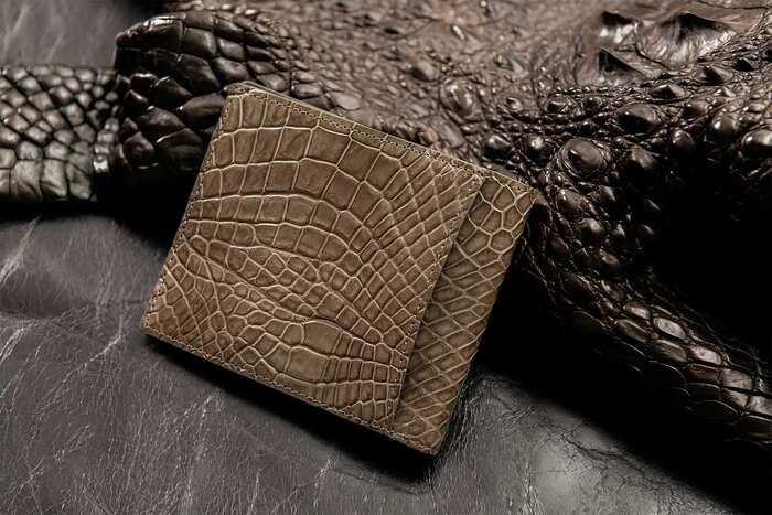 cách phân biệt ví da thật và da giả 2